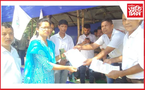 ভূমি পট্টা প্ৰদানৰ দাবীত গেৰুকামুখৰ পাচনি কেম্পত যুৱ ছাত্ৰ পৰিষদৰ অৱস্থান ধৰ্মঘট...